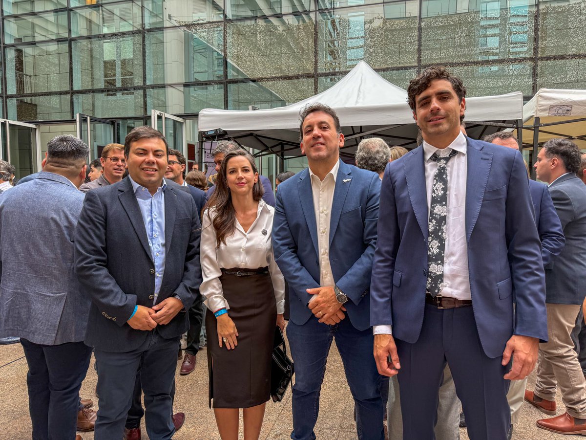 lopresti_lh's tweet photo. 🍇 Estamos en la previa del tradicional Desayuno de COVIAR, a la espera del discurso de nuestro gobernador @alfredocornejo, en un espacio clave de encuentro entre el sector público y privado para proyectar el futuro de la vitivinicultura y el desarrollo productivo de Mendoza. https://t.co/Us115CUESA
