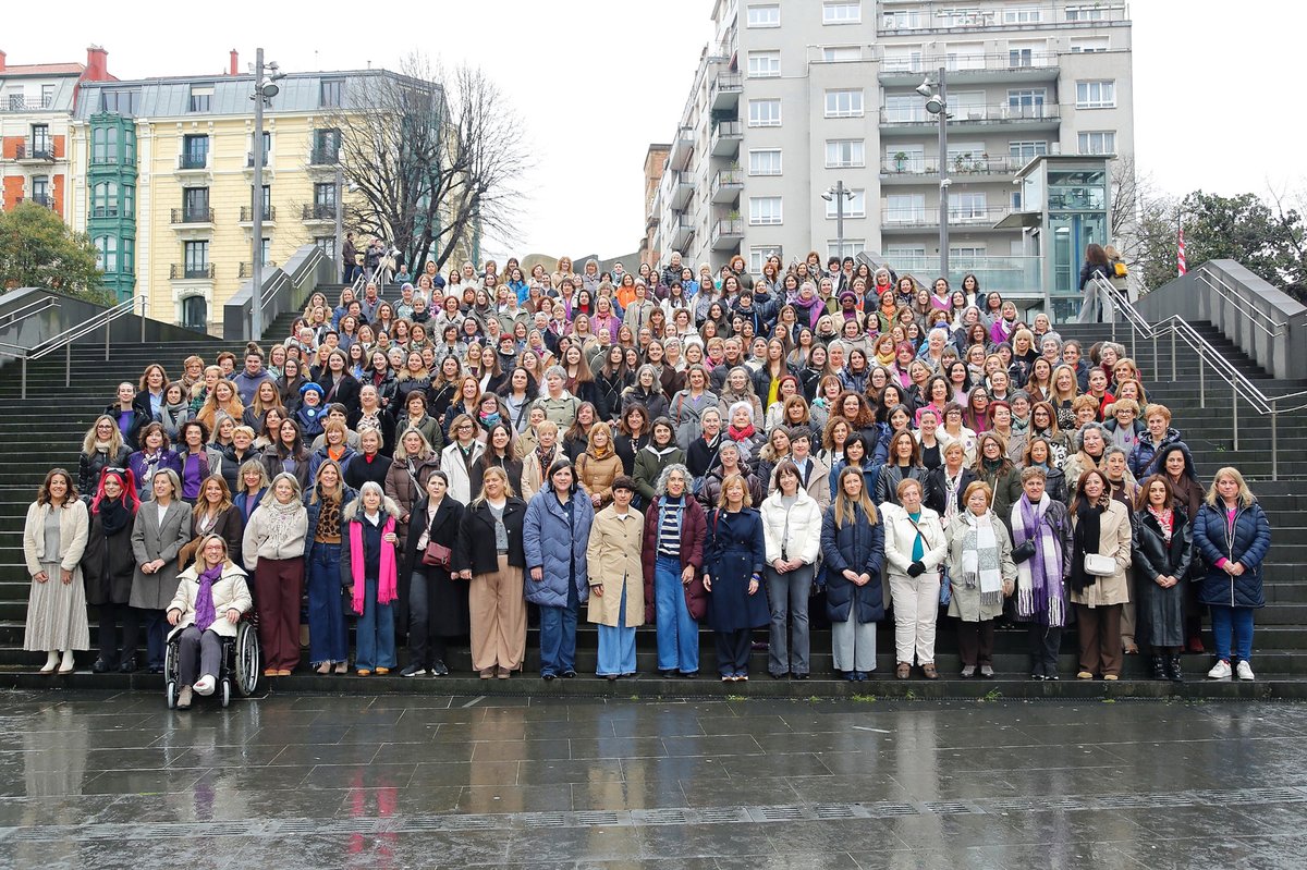 eajpnv's tweet photo. 💜 Martxoak 8aren bezperan, emakume jeltzaleok gure indar infinitua aldarrikatu dugu Bilbon. Indarkeria matxista edo berdintasun-politiken beharra ukatzen dituen diskurtsoen aurrean, atzerapausorik ez!

En este 8 de Marzo las mujeres que formamos EAJ-PNV lo tenemos claro: la igualdad real es la base sobre la que debemos construir Euskadi cada día. ¡Nuestra fuerza es infinita! 💪