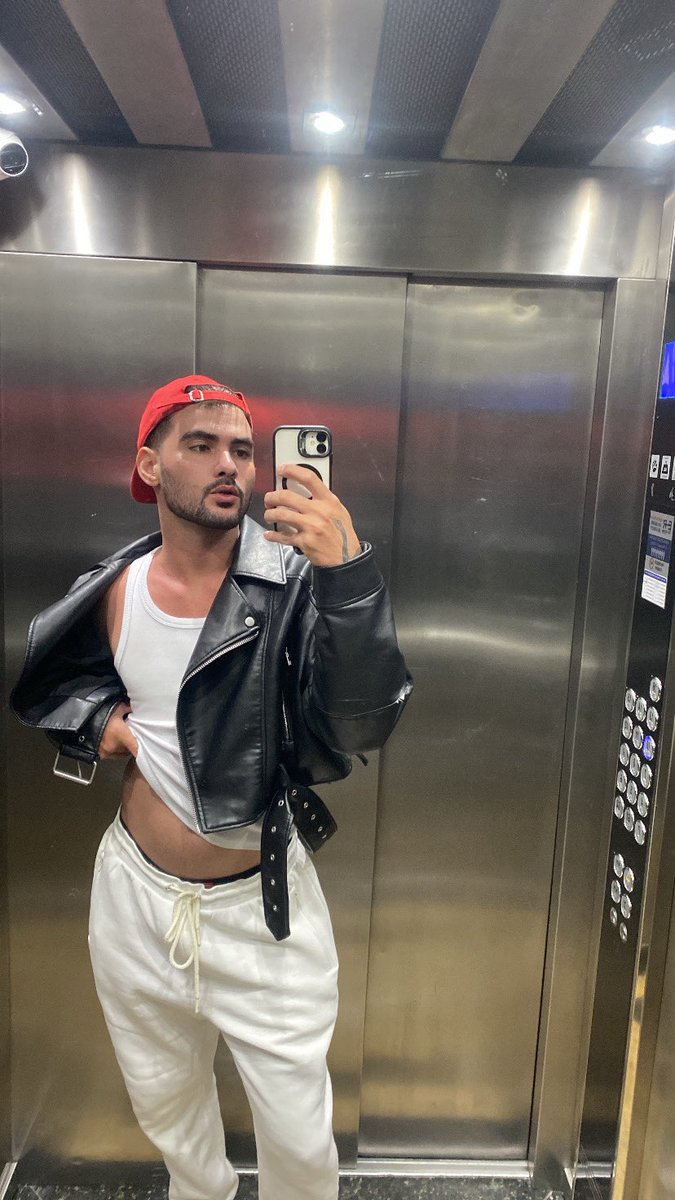 marcosagss's tweet photo. Deixar essas aqui 🖤 https://t.co/3C368O9bmF