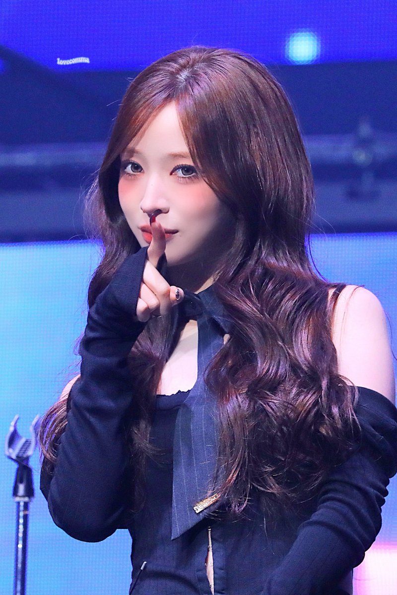 𝐥𝐨𝐯𝐞𝐜𝐨𝐦𝐦𝐚 tweet media