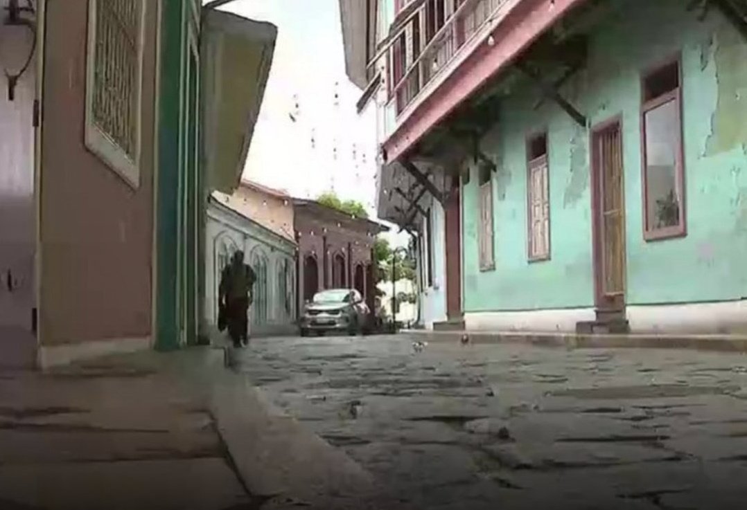 vtv_ecuador's tweet photo. #País #Guayaquil: habitantes del #CerroSantaAna denuncian escasa presencia de policías. La alarma de inseguridad se enciende aún más luego del asesinato del turista quiteño la madrugada de este viernes en las escalinatas. https://t.co/scLMvN6Kro