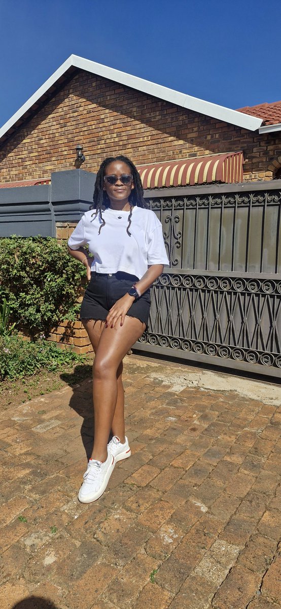 Ndlovukazi1001's tweet photo. Happy Saturday ❤️ https://t.co/odJYtR9nBE