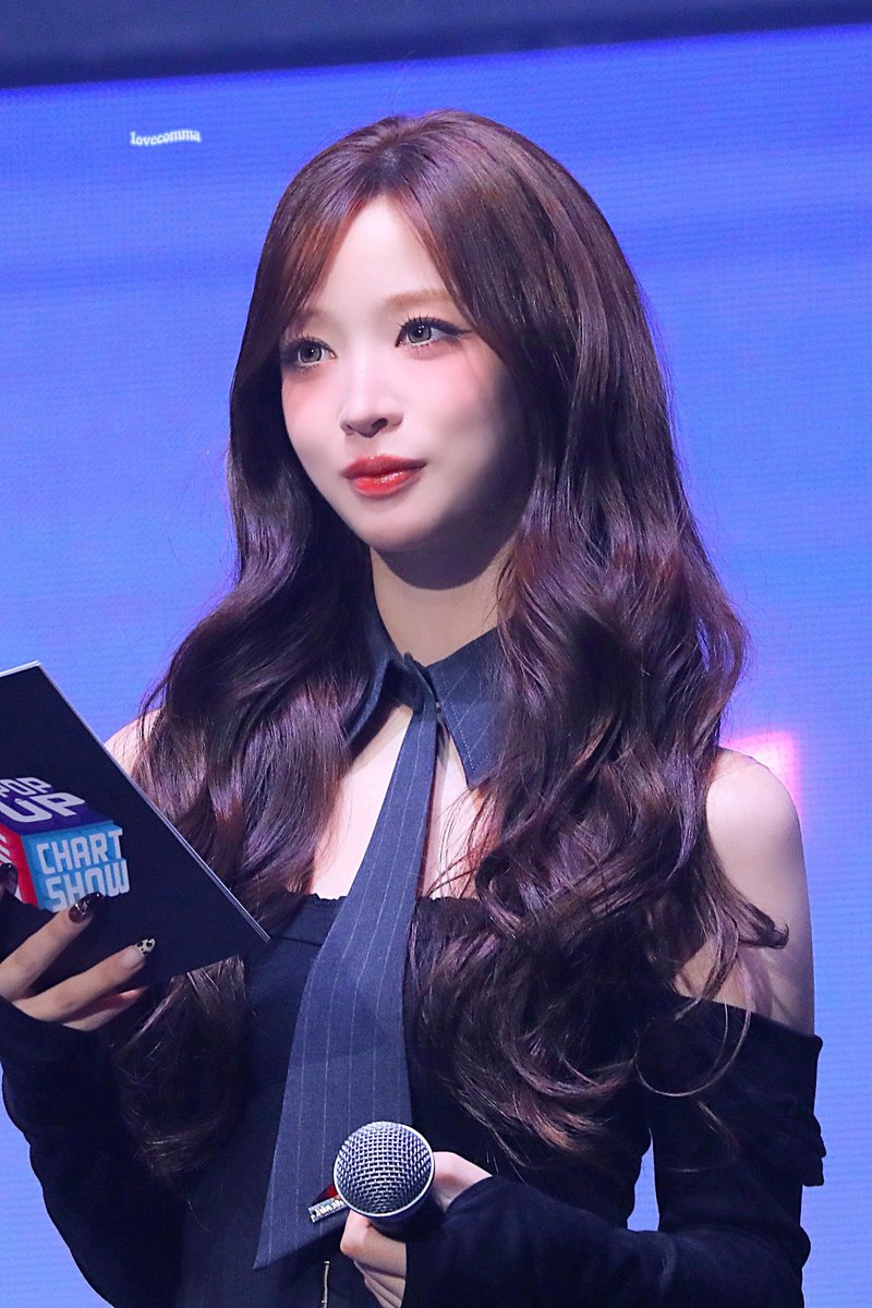 𝐥𝐨𝐯𝐞𝐜𝐨𝐦𝐦𝐚 tweet media