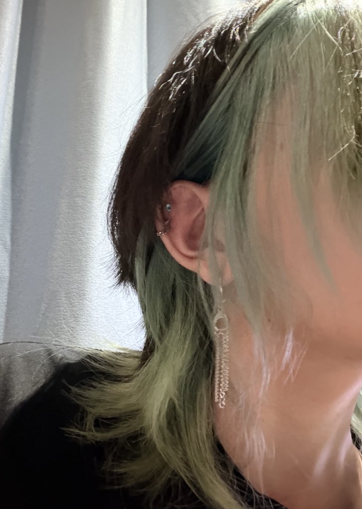 CattoOLb's tweet photo. @yyqx52000 为什么不正眼看你？因为我侧脸好看 https://t.co/xm4njh6OzJ