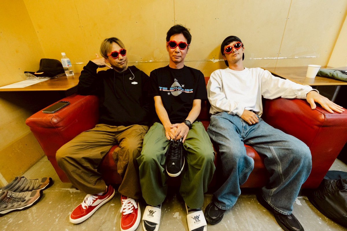 orangerangenow's tweet photo. ／
We wanna scream “DISCO” with you everywhere!!! 日本全国どこでもディスコ!!!
渋谷 CLUB QUATTRO Thanks ✨
＼

#thetelephones とのアチアチ対バン🔥
グッズの唇サングラスつけた三人衆🕶️も

#ORANGERANGE https://t.co/H45vyzIKj2
