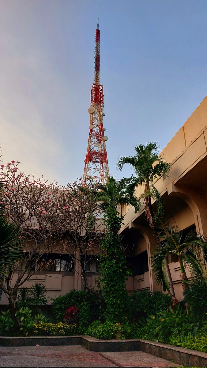 The last picture I had from this angle was in 2019. Yesterday, I had the chance to capture it again. 🗼