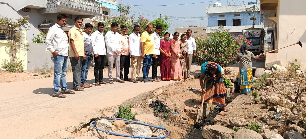 MplYellareddy's tweet photo. As a Part of the #PrajaPalanaPragatiPranalika99daysactionplanSpecial sanitation Drive, Women day program Conducted In Ward 6th.Hon'ble Vice chairperson,Councillors,Staff&amp;Rp's Participated in Yellareddy Municipality #swachhsurvekshan2025 #TelanaganaRisising2047 https://t.co/Vaizh3v8o4