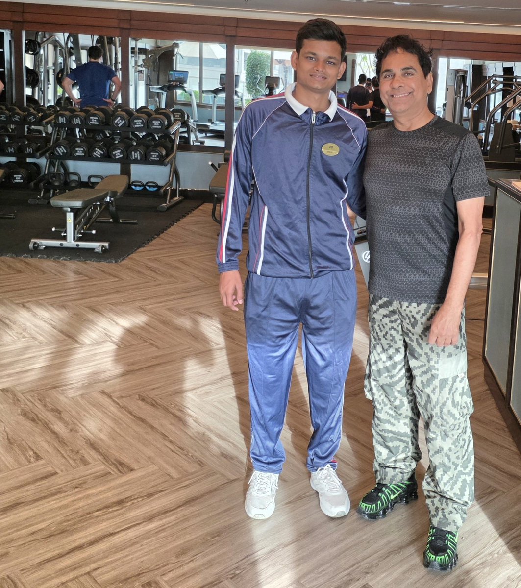 VijayKedia1's tweet photo. Meeting this young gym instructor trainee today was a very emotional moment.
He recognised me in the gym and seeing me brought teers to  his eyes.
It reminded me of the incredible power and influence of stock market wealth creators in India.
The culture of equity investing is slowly reaching the bottom of the pyramid. People from every background now want to learn how to invest and build a better future.

Yesterday I was reflecting on the idea that when the bottom of the pyramid rises, the nation rises.

Today, I could actually see that change happening.
But with this opportunity comes responsibility.
They need proper guidance, patience, and the right knowledge.
If guided well, the stock market can become one of the most powerful tools for financial empowerment in India.

The next wave of India’s wealth creators will not only come from boardrooms , but also from gyms, small shops, classrooms, airport security staff, hotel guards, and every corner of the country. 🇮🇳