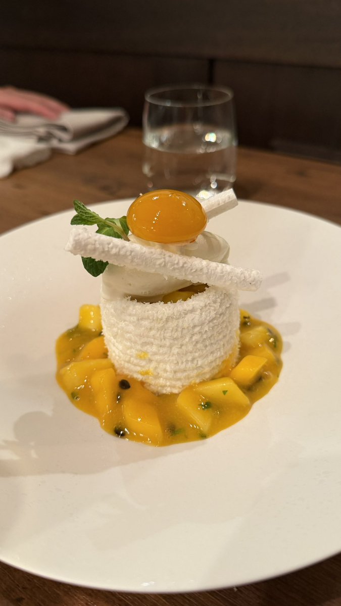 魔法使いの弟子チームで先月に引き続きご飯いってきました〜✌️
掲載から一年近く経ちますがこうやって近況報告できる間柄でいられることに感謝です！
また3人で面白いことやりたいね〜って話しながら美味しいご飯たべました！楽しかった