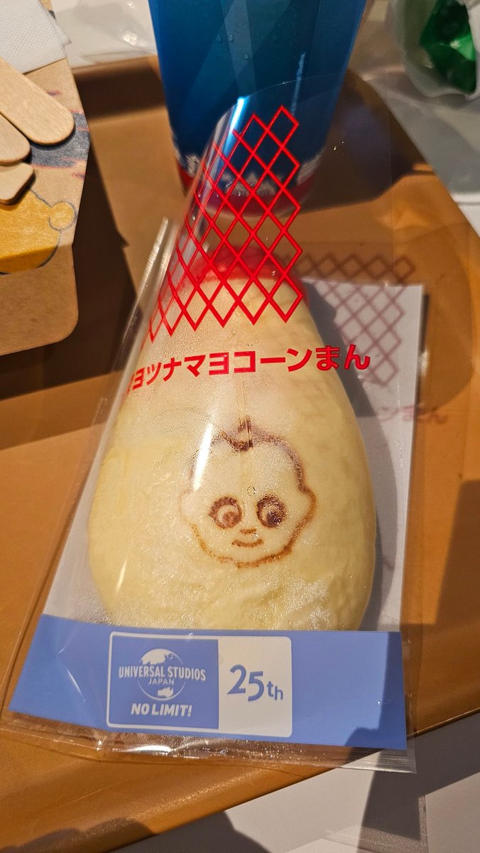 8tFlt's tweet photo. マヨマヨツナコーンまん  850円
@ユニバーサル・マーケット(トローリー・トリート)
kewpieのステッカーもらえます！

ターキーレッグ！？まん  850円
@スペファン前フードカート
骨に見立てたウインナーが入ってました😊
#USJファン  #わたしのUSJ25周年フード  #DiscoverU  #USJ25周年 https://t.co/zS1qEm7pgW