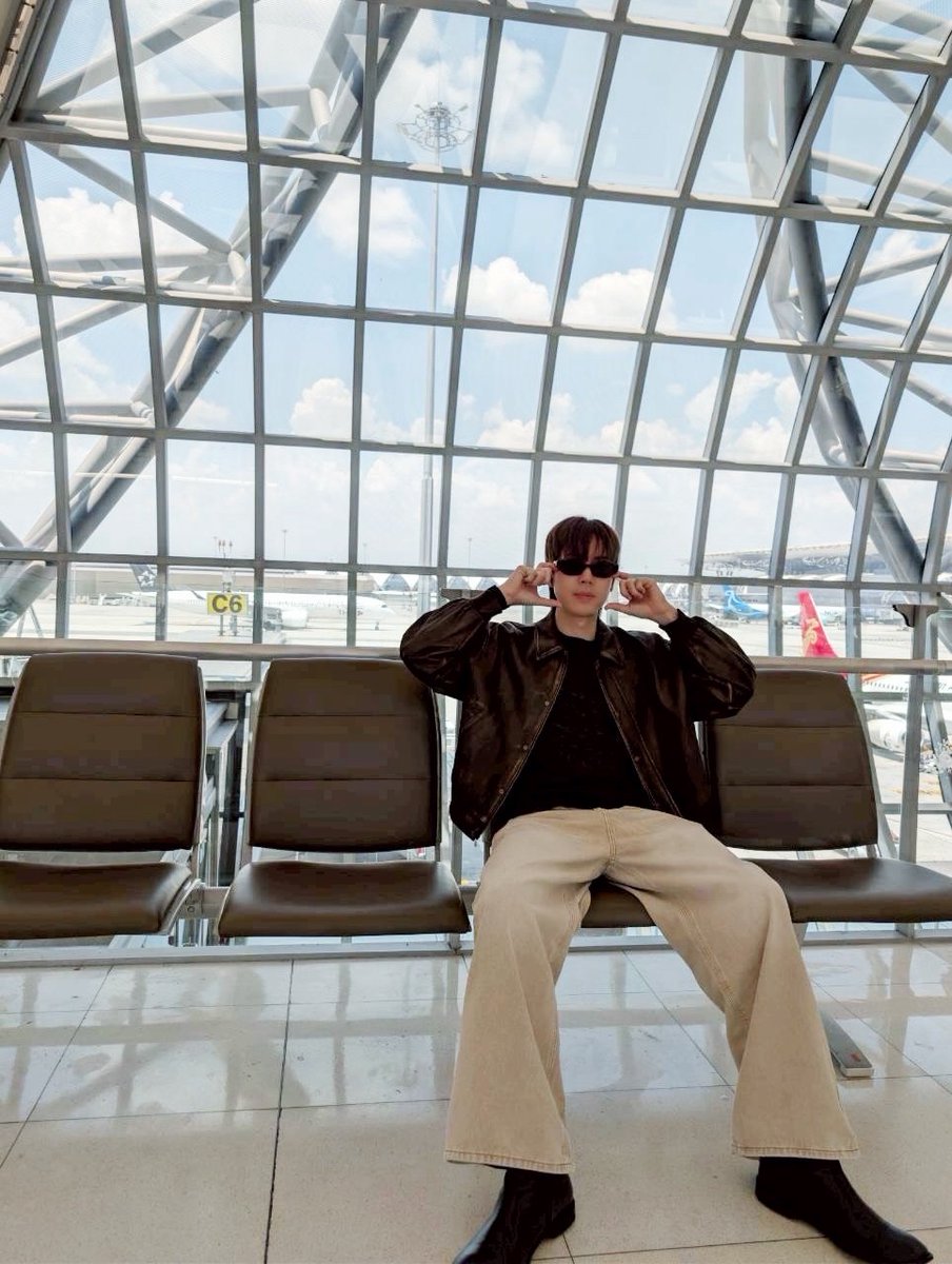 I wonder what the weather will be like in Hangzhou? But today, I'm ready to bring warmth to everyone. See you soon!