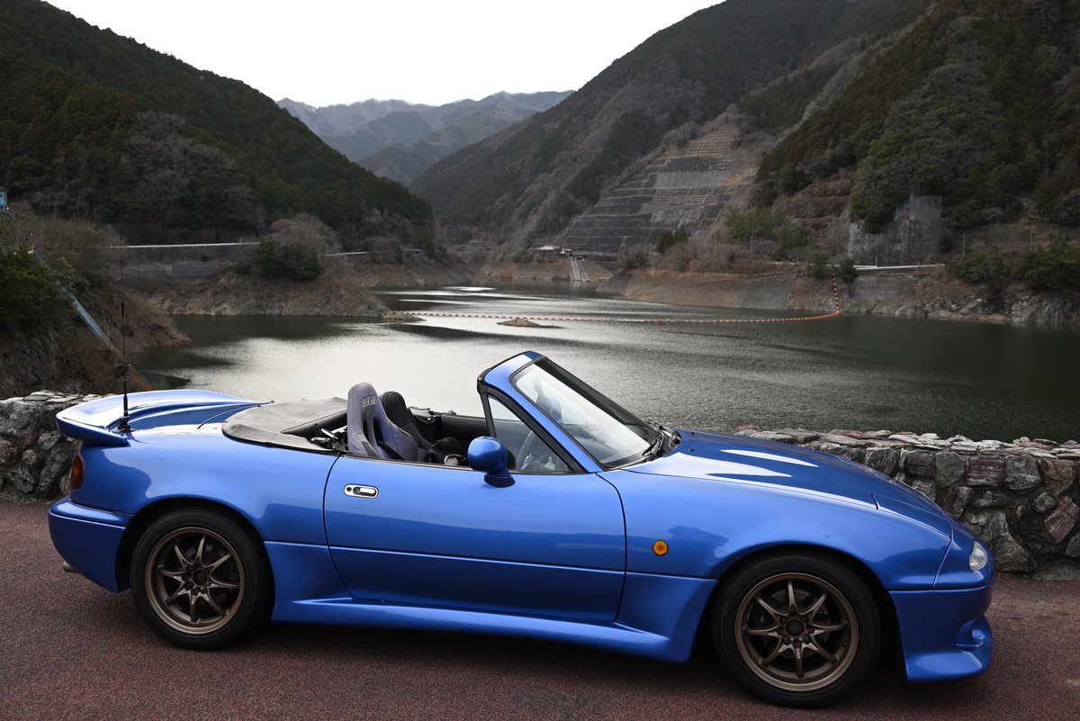 TA_TSU_3939's tweet image. 【ロドスタ】
今日は雨予報だったので登山は中止…だが晴れた☀
昼過ぎにロドスタの整備が終わったので飯能行って天覧山でも登ろうと思ったら…飯能中央公園が工事中で駐車場も完全閉鎖😱
仕方ないので軽く名栗湖までドライブ。梅が咲き始めてイイ感じですわよ奥さん🌸
#ロードスター
#NA8C