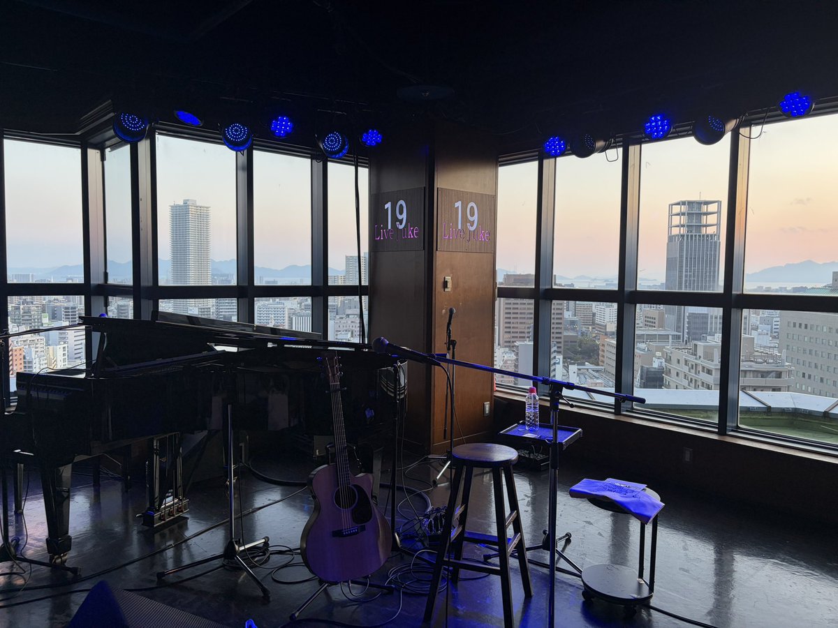 OGC00205's tweet photo. 八木海莉 Acoustic Live -水滴記憶-
広島公演お疲れ様でした！

今回も、A Tender Moon Tempoを披露‼︎昇天しちゃいそうです〜‼︎

今回のA Tender Moon Tempoは会場の雰囲気的に、閉園後のニーアランドでひとりしっぽり歌ってるイメージに感じましたね〜。

#八木海莉
#Vivy -Fluorite Eye’s Song- https://t.co/tRTTFj25Rn