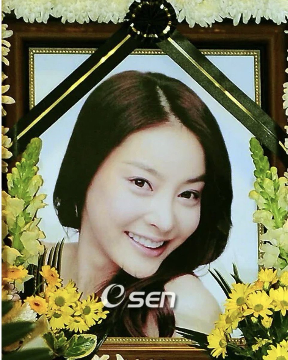 17 ปีคดี จางจายอน ฆ่าตัวตายสะเทือนวงการบันเทิงเกาหลี! ทิ้งจม.แฉโดนบังคับให้บริการทางเพศ มีลิตส์รายชื่อนักธุรกิจ-นักการเมือง ผู้ทรงอิทธิพลยาวเป็นหางว่าว 

แต่จนถึงวันนี้ลิสต์จางจายอนก็ยังไร้คำตอบ !?

จางจายอน ดาราสาวเกาหลีใต้ ถูกพบเสียชีวิตในบ้านพักที่เมือง Seongnam จังหวัด