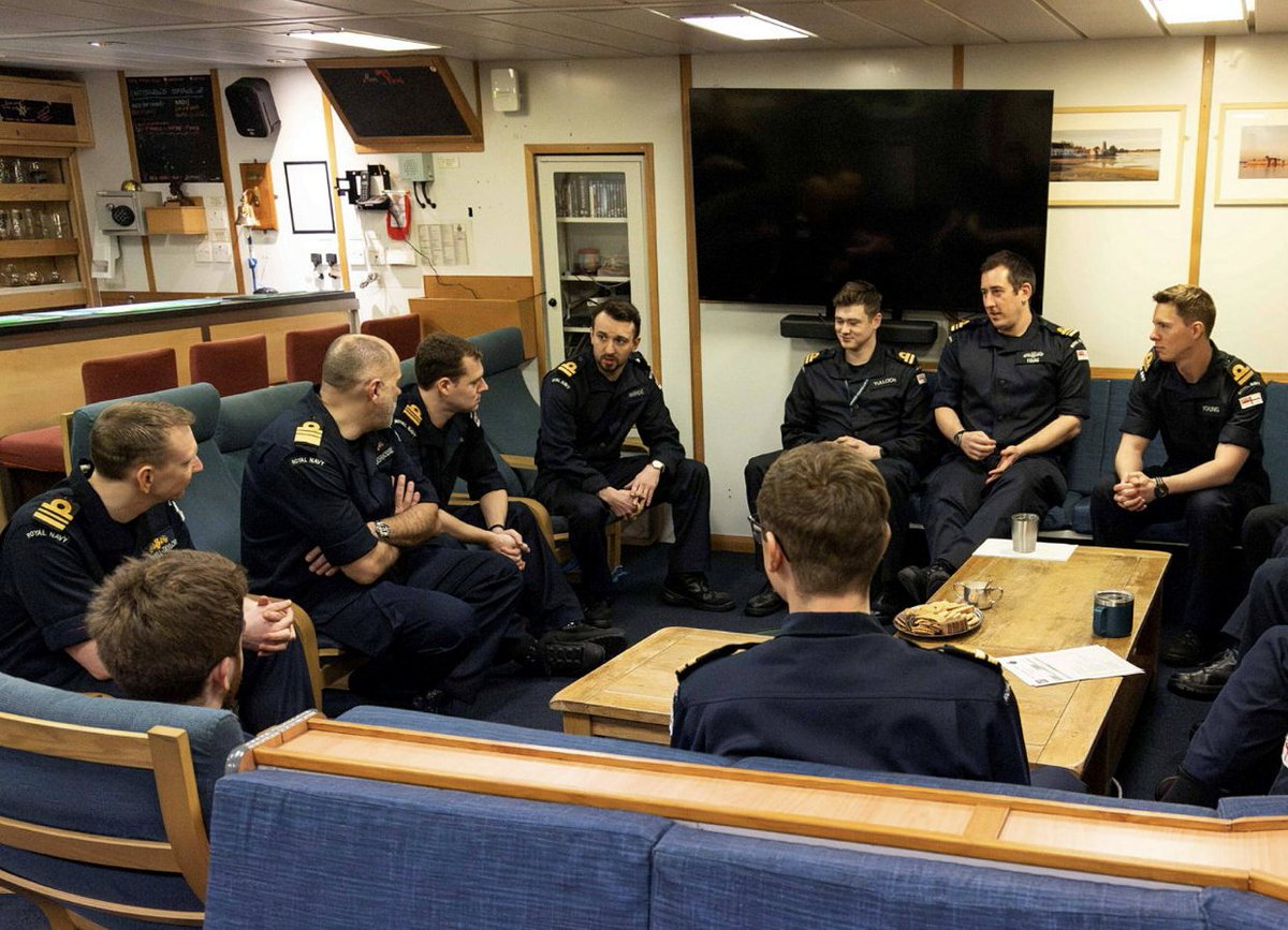 Royal Navy tweet media