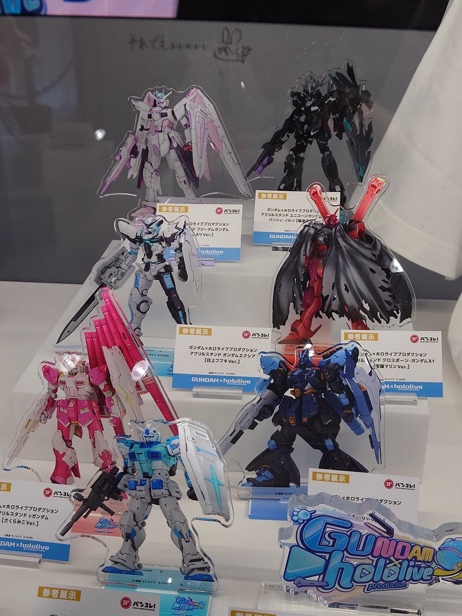 chsburst's tweet photo. コラボでめちゃかっこよかった２機
赤い黒本　眼光もかっけえ https://t.co/C7gwmjrtVv