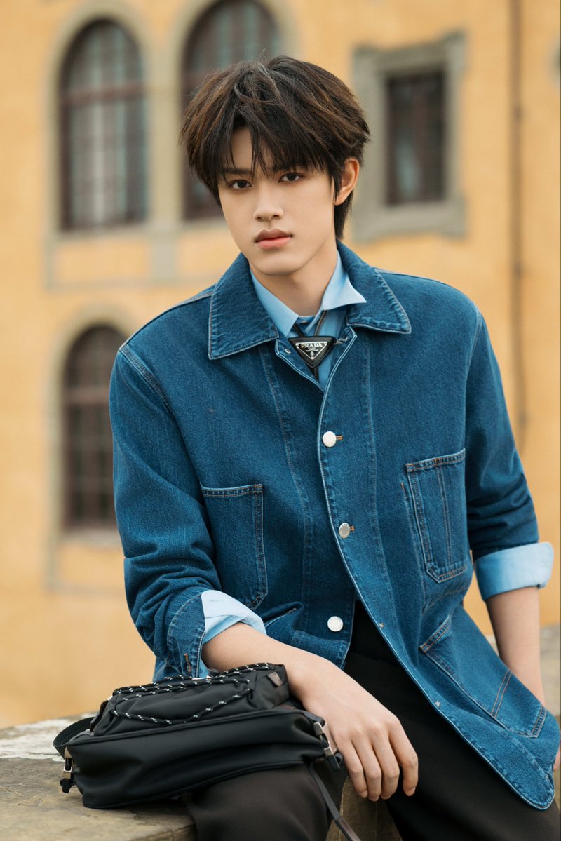 ZHANGJI_TH's tweet image. 🍊26/3/7✨️
 [#TransfOrmProject weibo update]

ในระหว่างที่เดินทางใต้แสงแดด เงา และโดม สัมผัสชีพจรศิลปะความงามตลอดกาลผ่านองค์ประกอบของเมือง

@Prada
#PradaFW26
#ZhangJi #张极 #จางจี๋
#今天Jer个样
#登陆少年组合
#TOP登陆少年组合