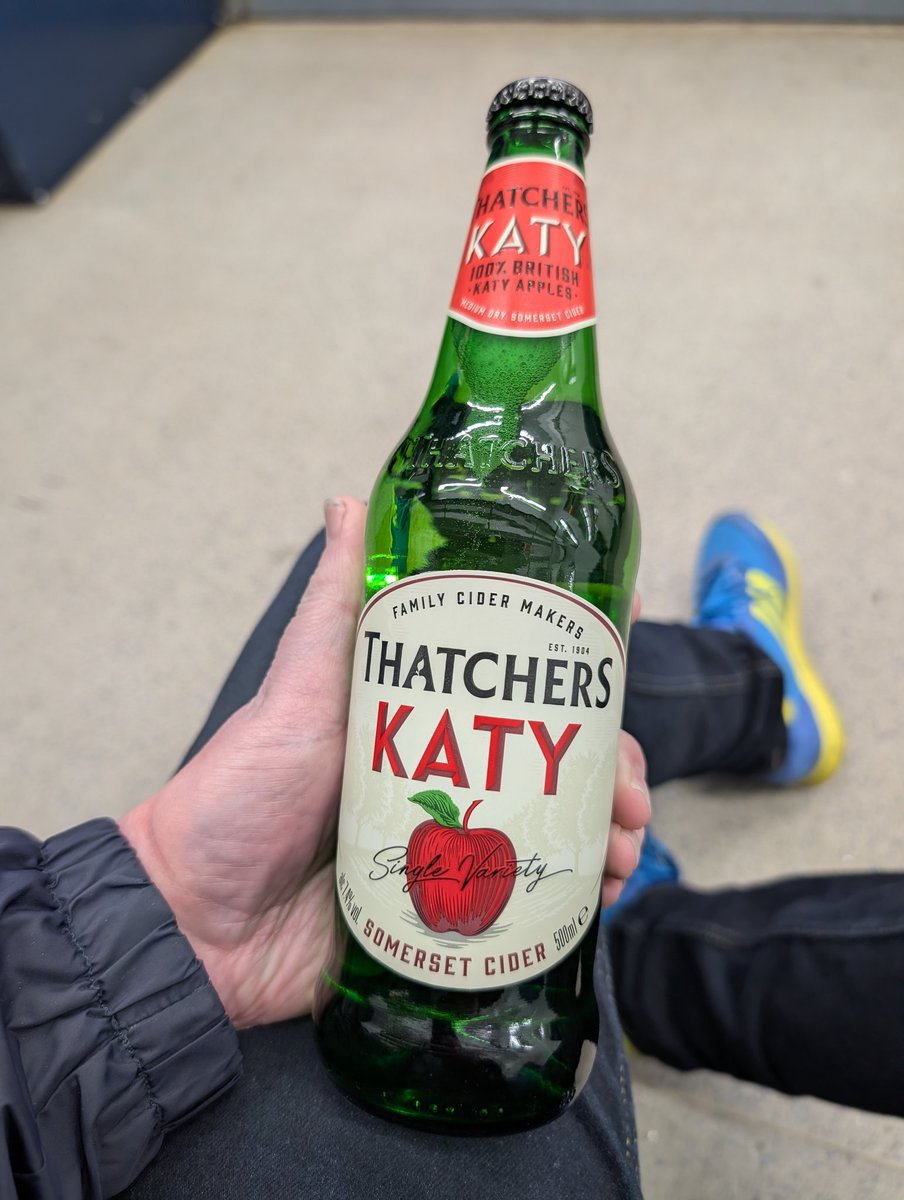 1Norbertd's tweet photo. 5th round of the cup today so went with something a bit classier than usual. Hopefully see some of you loveable reprobates later for the first of our European away games this week.😜 KTBFFH https://t.co/7mgAwsQtKD