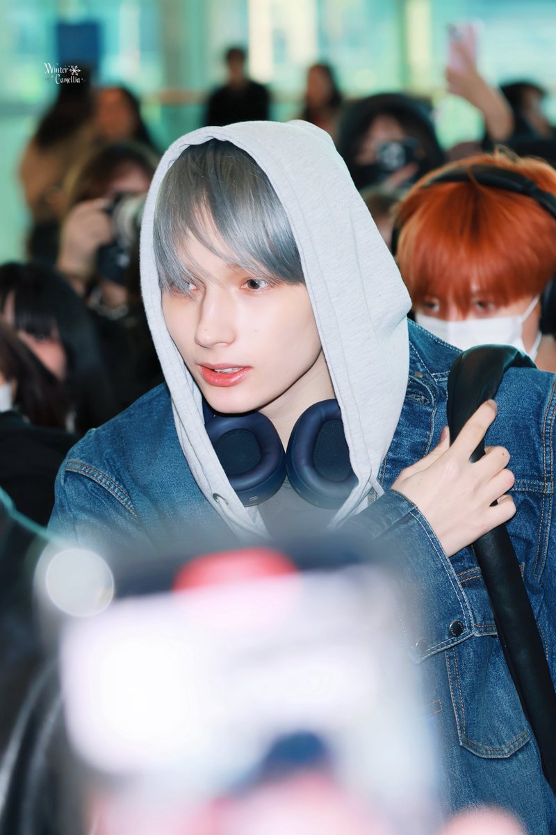 PopHnk's tweet photo. Welcome back ash gray jellyfish HUENINGKAI at the airport today heading to Manila. https://t.co/gsaMweuTV8