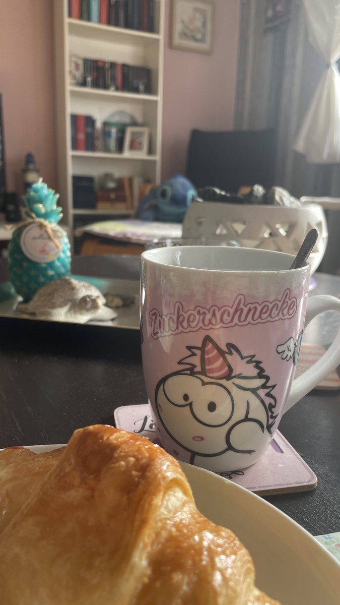 Nachttreue's tweet image. Guten Morgen ☀️

☕️Kaffee? 
🥐Frühstück? 

Kommt entspannt ins Wochenende, ihr Lieben. 🌸🦋✨

#WeekendMood #FirstCoffee
