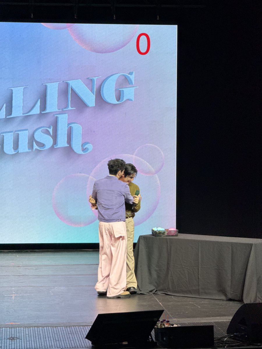 นี่มันเกิดอะไรขึ้นคะ🧐(☺️)

UPPOOM MACAO FANMEET
#COLORVERSEUPPOOMFM 
#poompps #uppoompat #uppoom