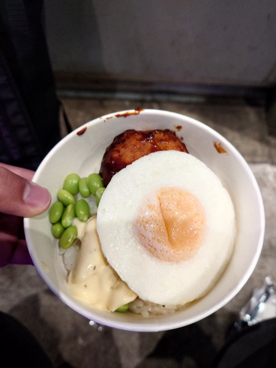 chsburst's tweet photo. お昼はラプ様のご飯
夕はNoodle House Laundry（２回目）
→ガパオ丼と生春巻喰ってみな…飛ぶぞ…😋

夕ご飯の店員さんがまさかの星詠みさんだった🤣
明日、EXPO楽しんできて下さい😁

ラプ様ご飯最高にEXPO飯&amp;ヘルシーだった🙆ありがとうラプ様✨️

#ホロライブEXPO2026
#ラプ様 https://t.co/uneUQMPD3l