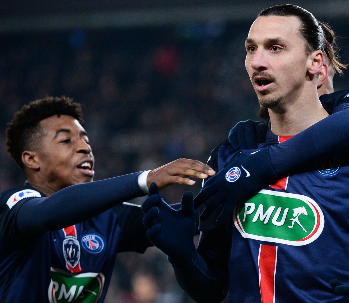 _BeFootball's tweet photo. Le PSG de Laurent Blanc, 𝗖’𝗘́𝗧𝗔𝗜𝗧 𝗤𝗨𝗘𝗟𝗤𝗨𝗘 𝗖𝗛𝗢𝗦𝗘 d’après Kimpembe 🇫🇷❤️💙:

« Collectivement, le PSG de Laurent Blanc aussi c’était pas mal. 

𝗢𝗡 𝗔𝗩𝗔𝗜𝗧 𝗗𝗘𝗦 𝗝𝗢𝗨𝗘𝗨𝗥𝗦 𝗤𝗨𝗜 𝗘́𝗧𝗔𝗜𝗘𝗡𝗧 𝗧𝗥𝗢𝗣 𝗘𝗫𝗣𝗘́𝗥𝗜𝗠𝗘𝗡𝗧𝗘́𝗦, ils n’avaient même pas besoin du coach pour crier, pour parler. 🗣️ 

L’équipe elle était rodée, ça déroulait : un rouleau compresseur… ça disait : “les gars, ce week-end, on joue contre qui ? Saint-Étienne ? 𝗘𝗵 𝗹𝗲𝘀 𝗴𝗮𝗿𝘀, 𝗖’𝗘𝗦𝗧 𝟰 𝗕𝗨𝗧𝗦 (qu’on doit leur mettre.”

Le week-end suivant : “les gars on joue contre qui ? 𝗠𝗼𝗻𝘁𝗽𝗲𝗹𝗹𝗶𝗲𝗿 ? 𝗖’𝗲𝘀𝘁 𝟯 𝗕𝗨𝗧𝗦. »

Les joueurs  étaient trop déter , les Ibra 🇸🇪 Thiago Motta 🇮🇹… »

(Just Riadh / YouTube)