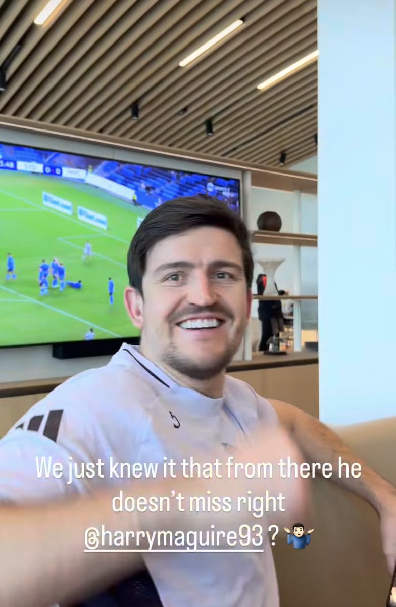 Bruno Fernandes and Harry Maguire watching Juan Mata score a free-kick this morning 😂❤️❤️