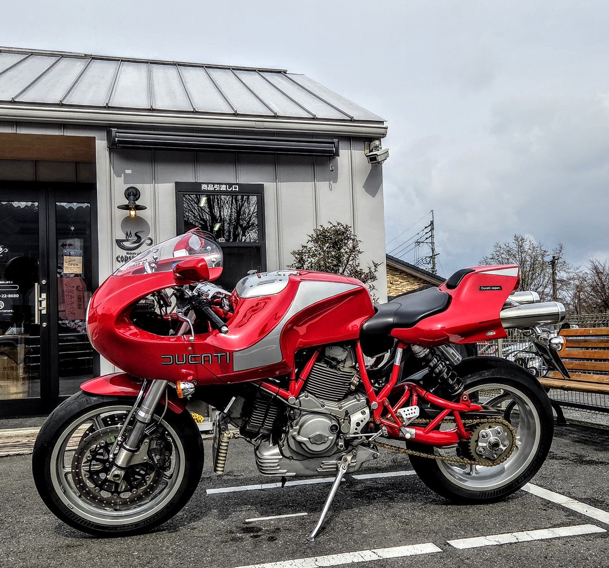 rninetracerbmw's tweet photo. 久々にMH900Eに乗ってます
#DUCATI #MH900E #カフェレーサー
#バイク好きな人と繋がりたい https://t.co/Pfhn2wp8rJ