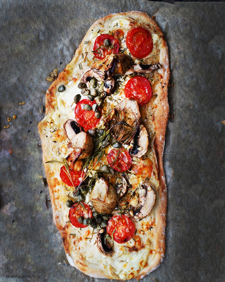 HerrGruenkocht's tweet image. Pizza »Montecchio« – mit Artischocken, Kapern, Tomaten, Pilzen und Rosmarin

herrgruenkocht.de/pizza-montecch…

#Pizza #Pizzalover #Montecchio #Artischocken #Pilze #HerrGruenkocht #vegetarisch