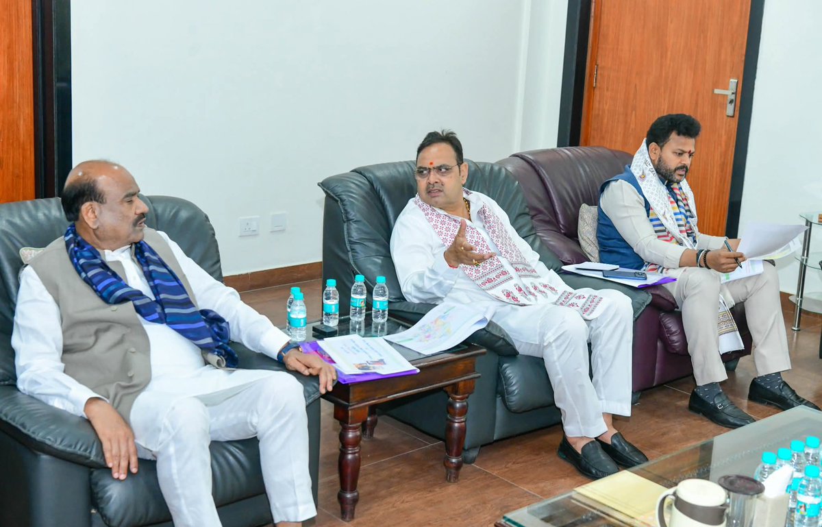 हाड़ौती की नई उड़ान – राजस्थान को मिलेगी पहचान
कोटा में ग्रीनफील्ड एयरपोर्ट का शिलान्यास
श्री <a href="/ombirlakota/">Om Birla</a> जी मुख्यमंत्री श्री <a href="/BhajanlalBjp/">Bhajanlal Sharma</a> द्वारा
शनिवार, 07 मार्च, 2026 
#KotaBundiKiNayiUdan
#KotaBundiKiNayiUdan