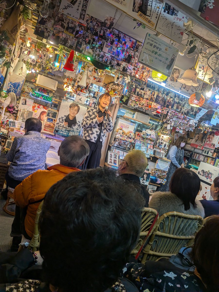 studio9069's tweet photo. 音楽ともだち小野寺よーすけちゃんのミニライブ＆トークショーへ🎤満席の店内ではよーすけちゃんとお店のオーナーさんとの掛け合いがコントのよう😆そして今日もよーすけちゃんの美声をシッカリ堪能して来ました✨️
#小野寺陽介
#モノクロームの時間
#らしく　
#中野ブロードウェイ　
#スタジオGIVE https://t.co/zmDeRslHnq
