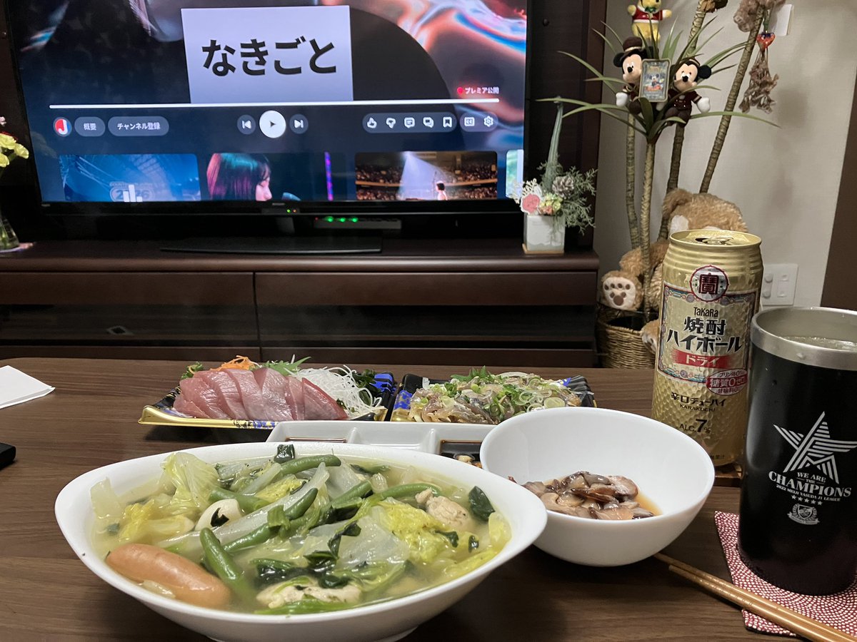 HIGASHI__kuuga's tweet image. 今日の晩御飯。
いつもと大体同じ。。
ソウダガツオ、鯵のなめろう、なまこ酢と鳥のささみの白菜とか煮たやつ。
これから『なきごと』のCDJのライブ映像見るなり。

＃なきこと 
＃CDJ2526 
＃DAY4