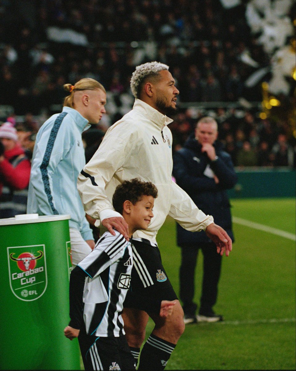 FloodlightsOn tweet media