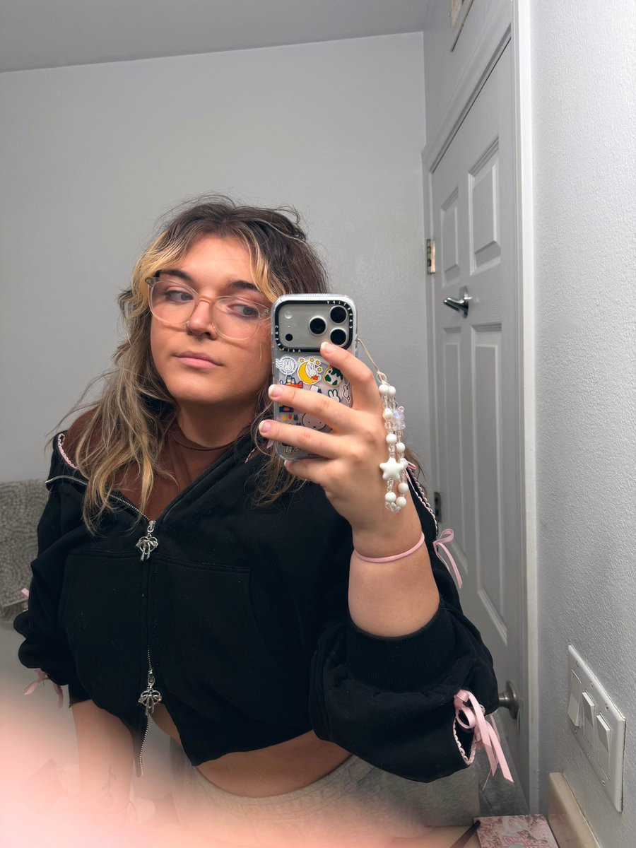 arianna ♱ tweet media