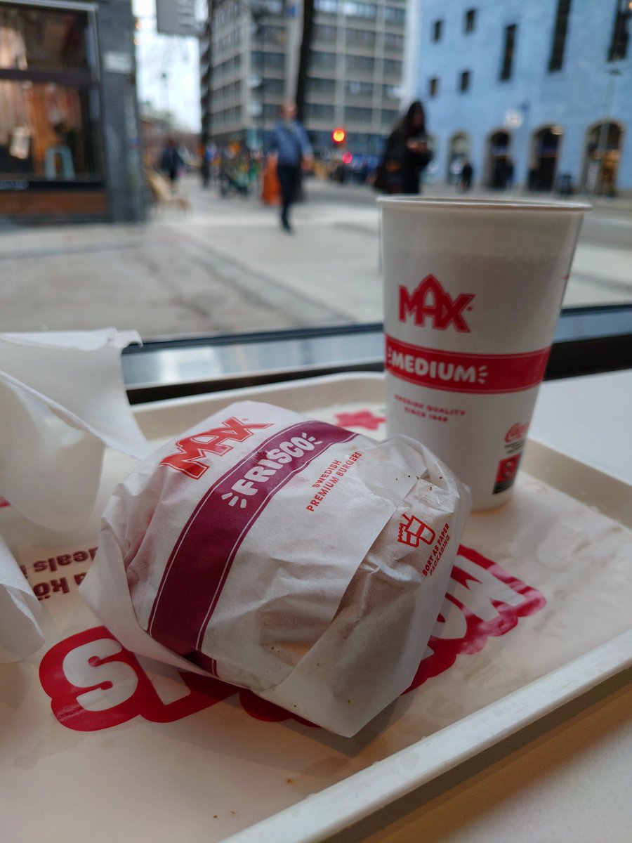 Midsummerkrans tweet media