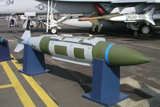 🔴 ABD yönetimi, her biri yaklaşık yarım ton ağırlığında 12 bin adet bombanın İsrail’e acil satışına onay verdi.

Satılacak bombaların ana üreticisi ABD merkezli Türk şirketi Repkon USA olacak. (Reuters)