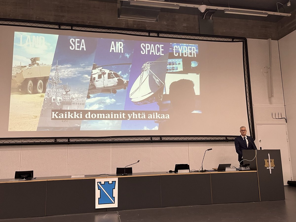 CapaPietilainen's tweet photo. Maanpuolustuskiltojen liiton turvallisuuspoliittinen seminaari Santahaminassa, ”Tulevaisuuden sodankäynti”. Kansanedustaja Jarno Limnellin avaus tulevaisuuden uhkakuvista! #mpkl #vapaaehtoinenmaanpuolustus @MPKoulutus @JarnoLim https://t.co/KPzcs4VpvY