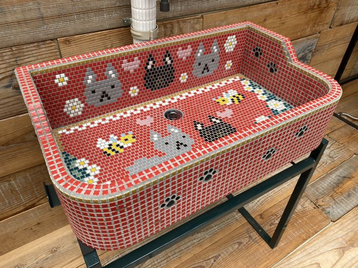 これ、バスルームに欲しすぎる…💖 美濃焼のタイルで作られたシンクなんだって。職人さんのこだわりが詰まったデザインがたまらない✨作善堂 sazendo.jp