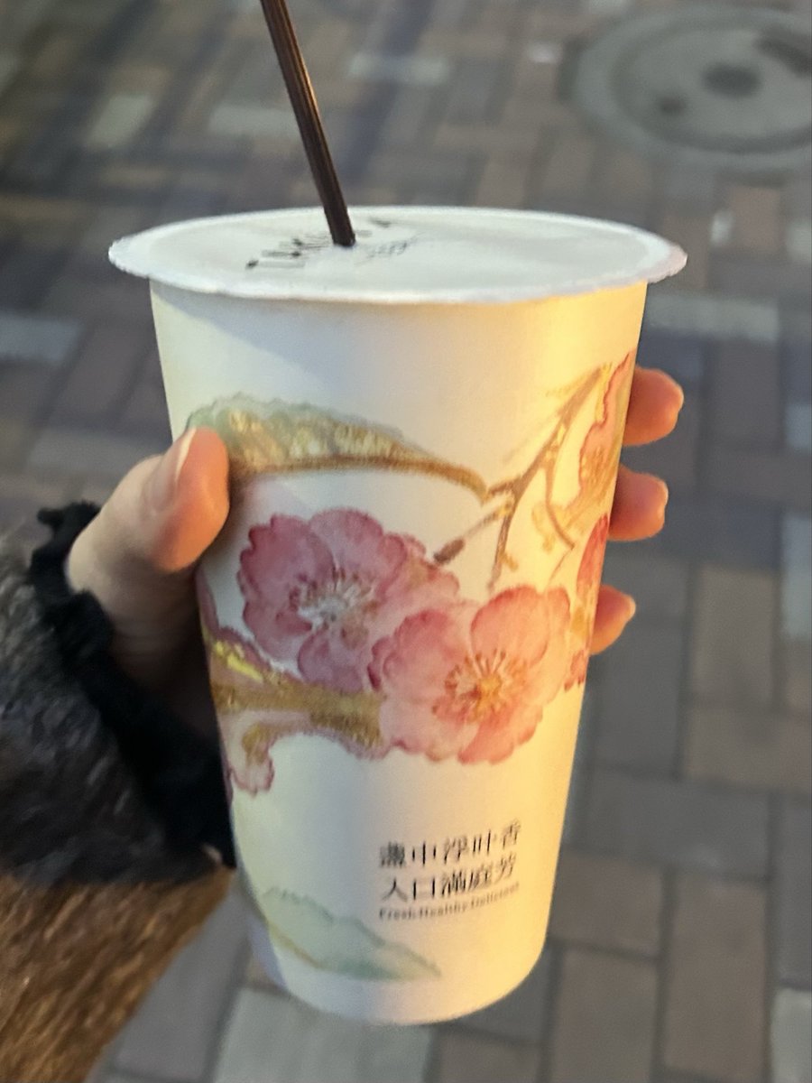 lune___ooo's tweet photo. 上野（仲御徒町）のTAKIYA Yogurt。
微糖にしたらすっきりしてるのに、茶葉の香りがしっかり濃くて満足度高い🫠💗

ジャスミンティーラテ
✔️氷なし
✔️微糖

これはリピートしたい。 https://t.co/yk4VSc7Nvb