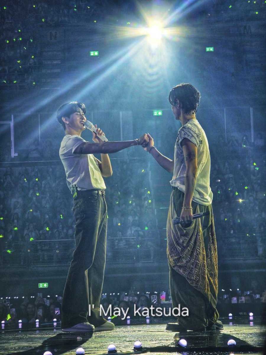 GOT7’s BamBam shared that while he and Mark Tuan had been catching up via FaceTime, the final decision for his surprise appearance at Mark’s Bangkok fancon was made at 3:00 PM on the day of the show.

“We planned it so that we’d wait until the fans had completely given up hope