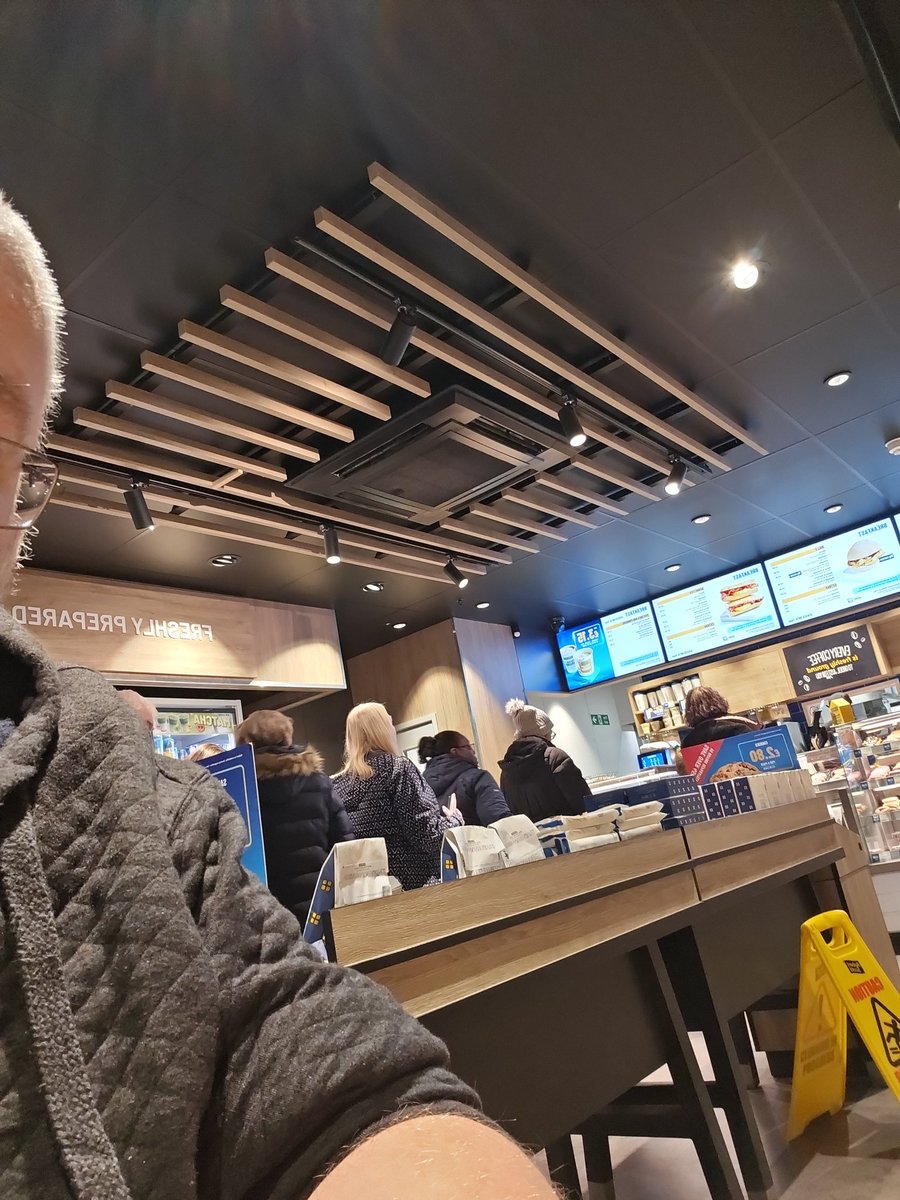 Daz Ellis tweet media