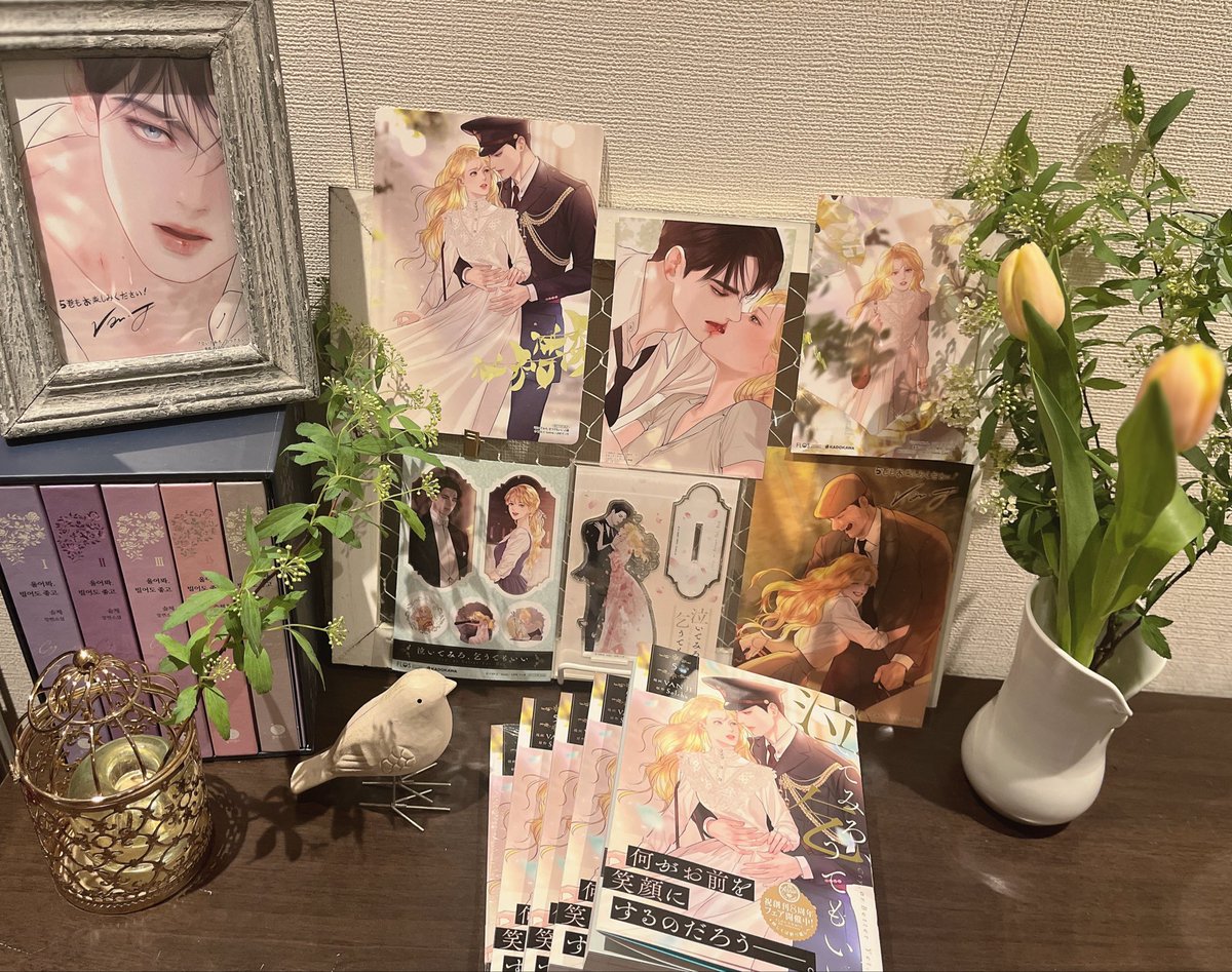 shirodin7's tweet photo. レイラがガラスの鳥のオブジェを見上げる時の気持ちのように、
新刊と特典を見ています🥹🥹
#泣いてみろ乞うてもいい
#COBYB
#울어봐빌어도좋고 https://t.co/x9F4aoQT8k