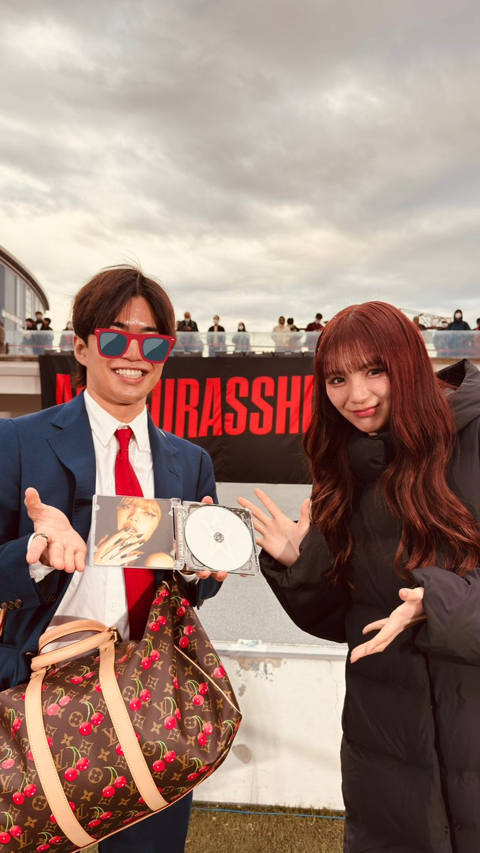 私「LISAのバッグとサイン入りCD自慢しに来たwwww」

愛来「え？なにそれなにそれなんでもってんの！てかあなたは何者？」

スタッフ「はい、撮るよ💢撮るよ💢早くここ立って💢」

#AMEFURASSHI
#MTA3