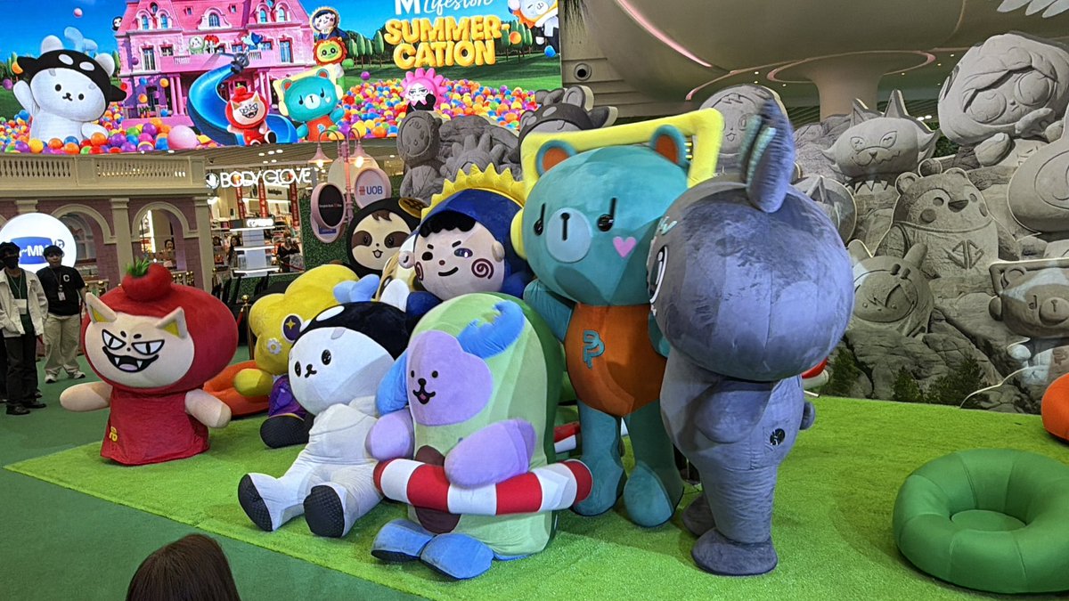 รูปหมู่รอบที่ 3 😁

#THEMALLSUMMER2026xPOLCASAN 
#POLCASAN #METTA 
#THEMALLLIFESTORESUMMERCATION 
#SUMMERCATION #HOUSEOFFRIENDS