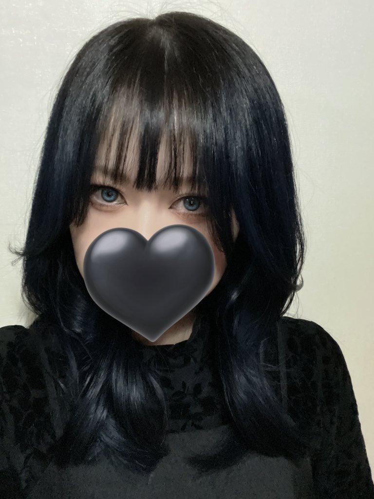 青チャージ！💙
自撮りしたらどれも悪役みたいな顔、、
でも盛れた😎✌️