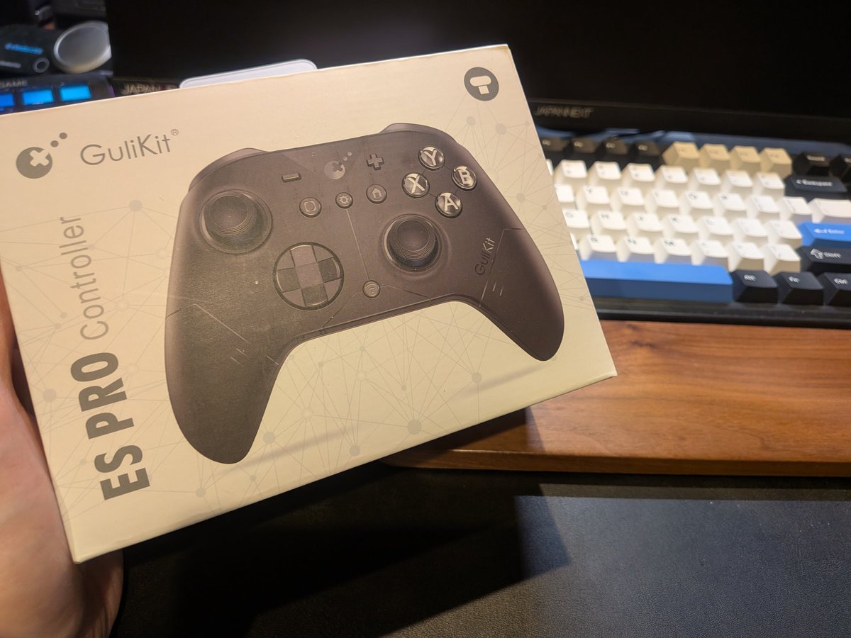 yupexxAPEXblog's tweet image. Gulikitさんから提供してもらった
”ES PRO”🎮️

価格帯は抑えたエントリーモデルだけど、中身（脳の部分）は気合い入ったスペックっぽい⚙

これからAPEXで検証していきます🔫

#Gulikit
#ESPRO
#APEX
#PAD