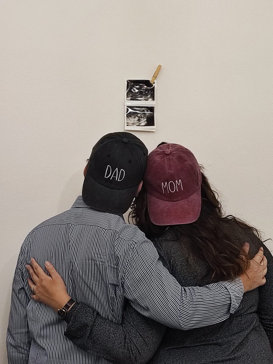 Nadia_Va86's tweet photo. Non sei ancora arrivato, ma sei presente e ci hai già stravolto la vita. 
Sentiamo una forte gioia e un' intensa emozione per questo cuoricino che batte! 
Siamo impazienti di conoscerti e non vediamo l'ora di stringerti tra le nostre braccia. 
Ti aspettiamo! 🤰🏽❤️@alessandro_cant https://t.co/46FhEOwez3