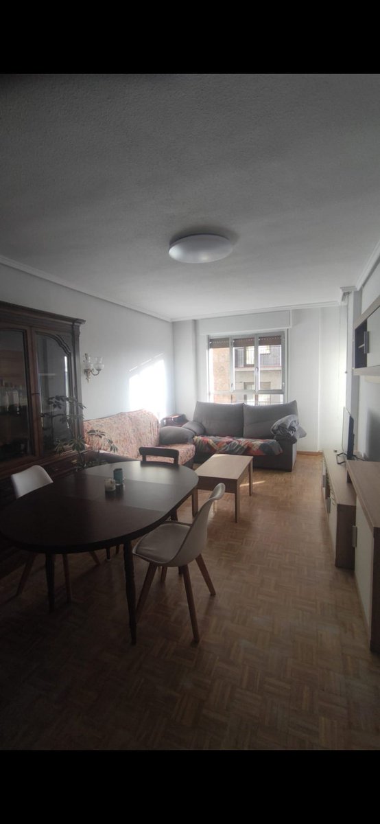 celiaavaliente's tweet photo. Seguimos buscando una compañera de piso en Salamamca para el curso 26-27, a 1 min dr la plaza mayor, habitaciones grandes, exteriores y muy luminoso https://t.co/g9g7uvl5Mw