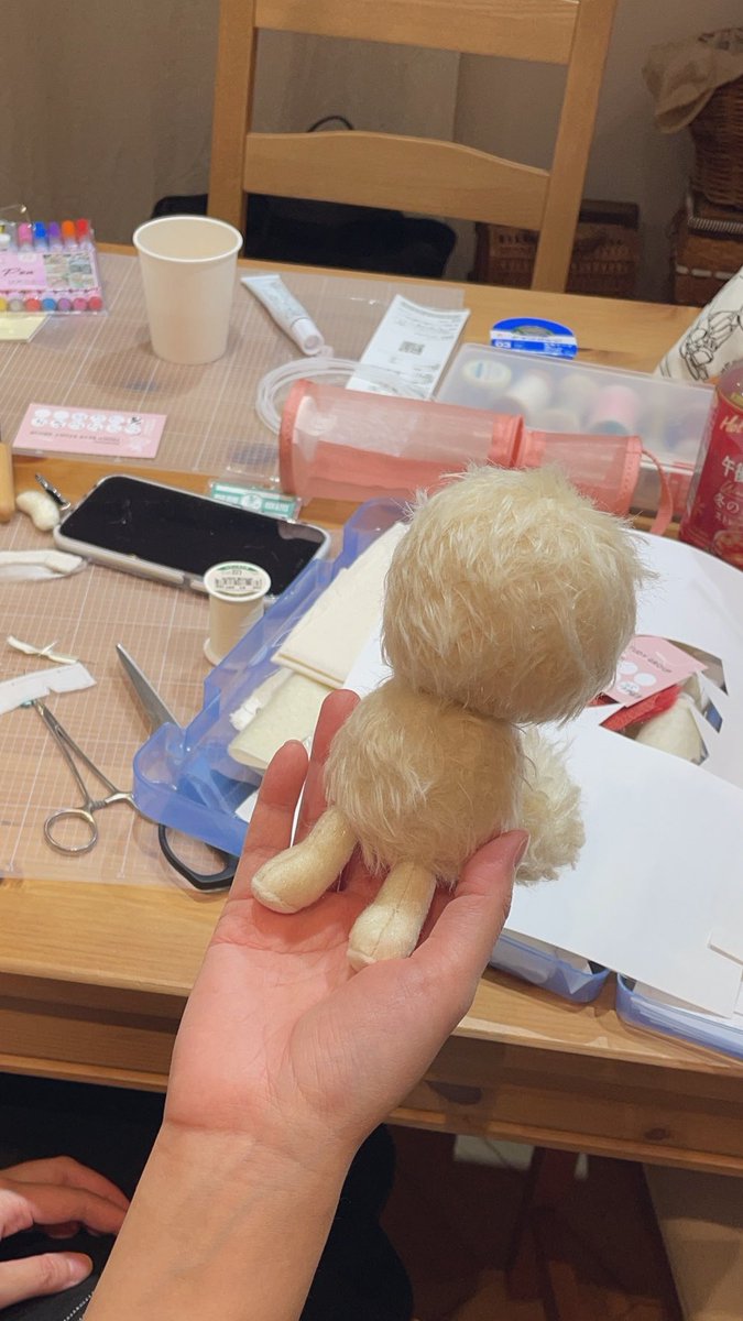 LIEN_PM's tweet image. 本日のテディベア教室🧸💫
ミニチュアベア用のレジンアイを作るチームと、オリジナルベアのチームに分かれて制作🪡
真剣に取り組む中に、沢山の“可愛い“が待ち受けています…╰(*´︶`*)╯♡
#テディベア教室 #ミニチュアベア #miniature